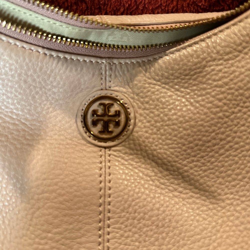 Tory Burch Dakota leather hobo in soft pink leather. One small transfer color. - Picture 2 of 7